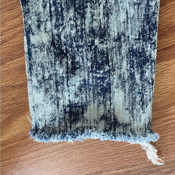 Rare MILEY CYRUS x MAX AZRIA Acid Wash Distressed Cutoff ANKLE Length JEANS 28 - Picture 5 of 9